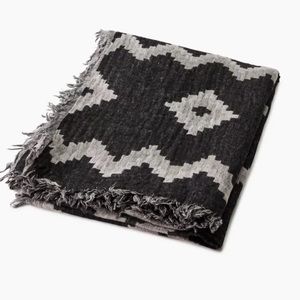Aritzia Diamond Mosaic Blanket Scarf